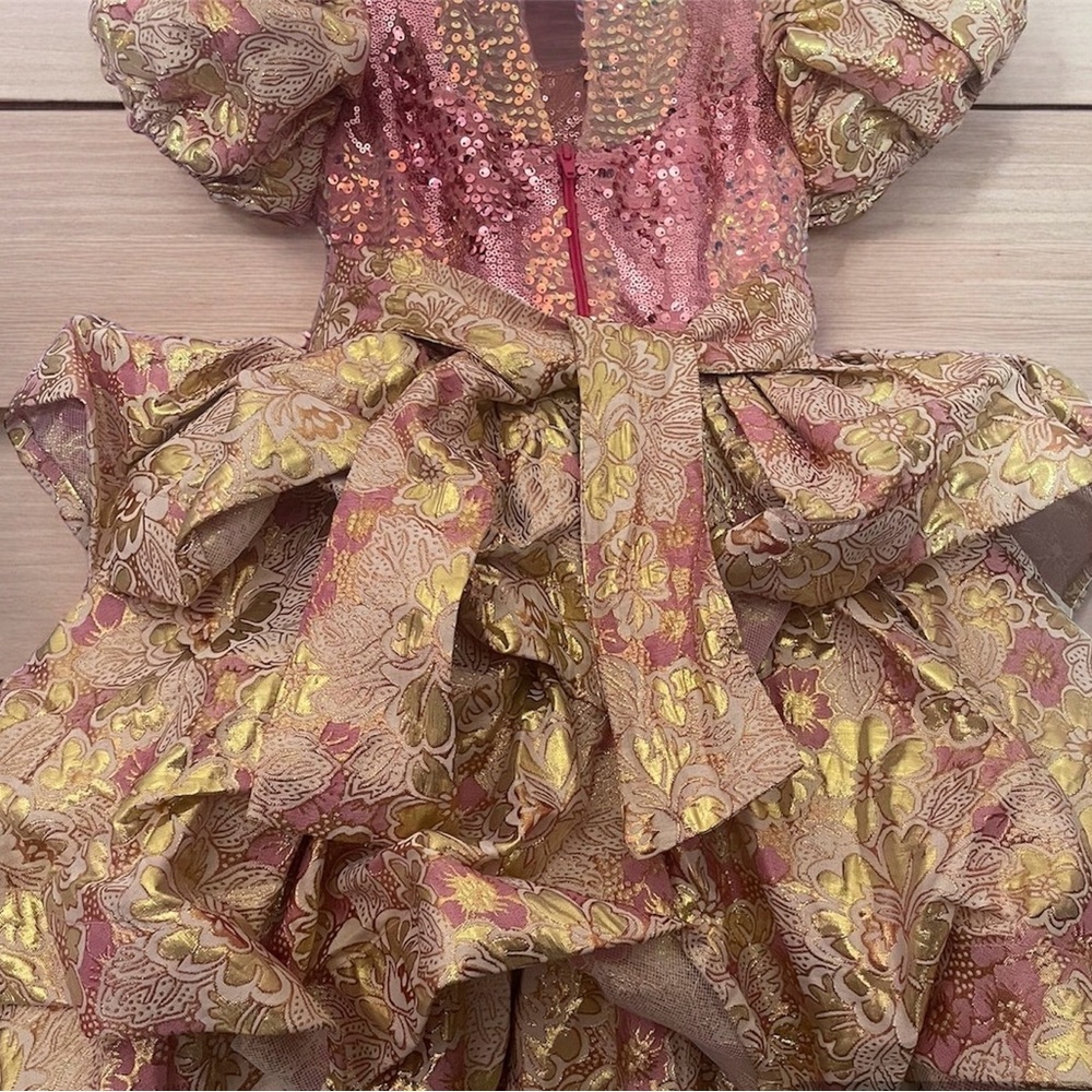 Pink ball dress, size 8-10 for girls, excellent condition.